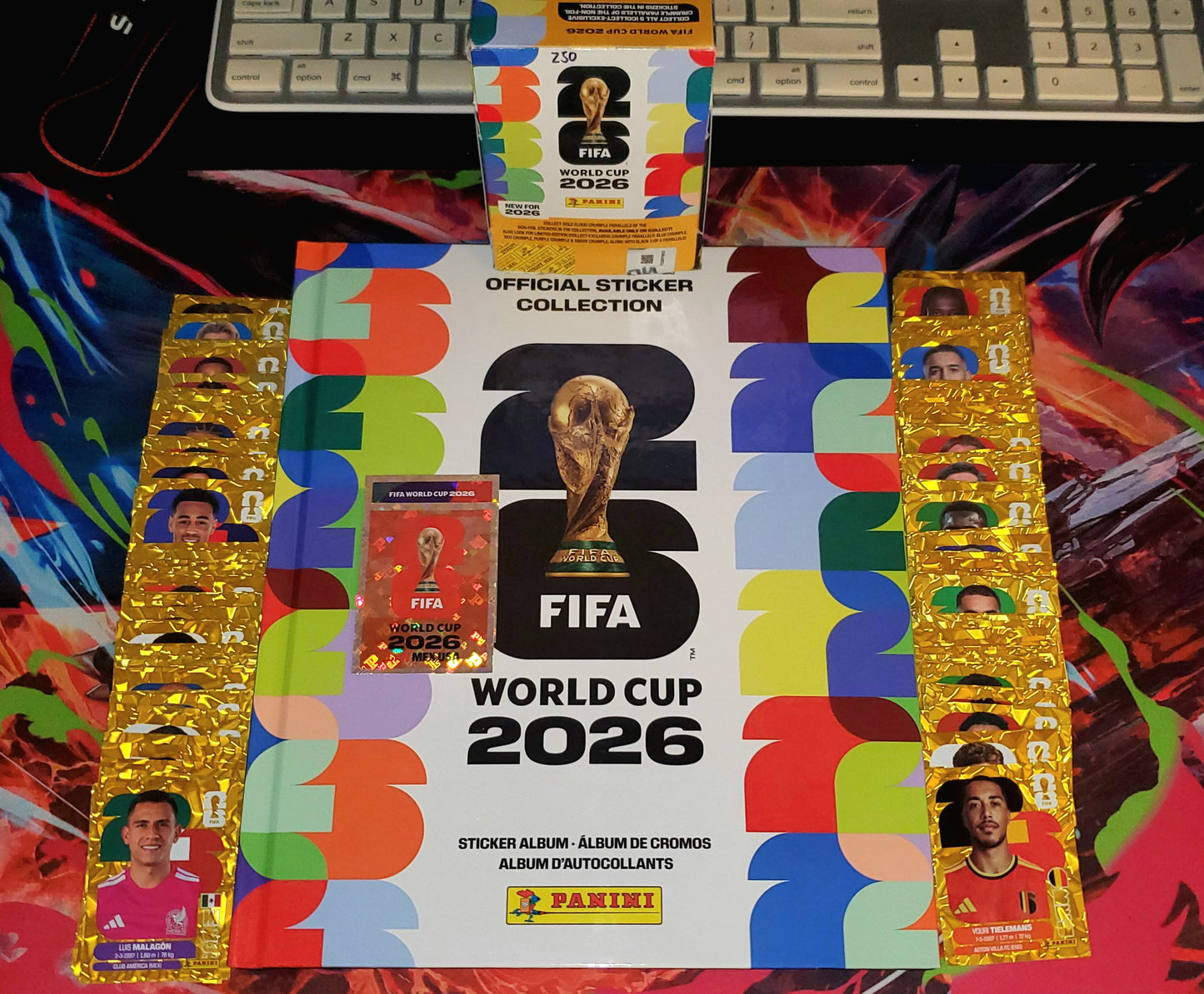 250 Gold crumple stickers + Hardcover - Panini World cup 2026 Exclusive online edition